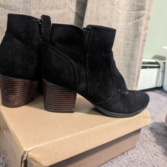 Black booties - Picture 1 of 3